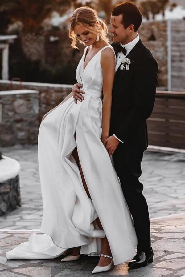 Elegant White Sleeveless V-neck Ivory Front split Wedding Dress