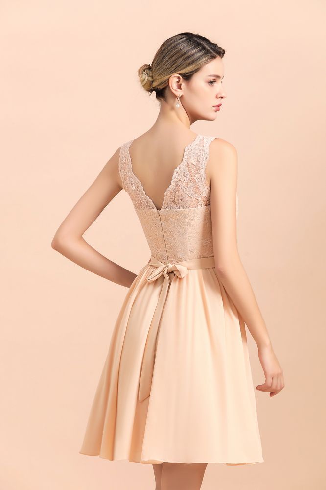 Cute Sleeveless Lace Knee Length Wedding Party Dress