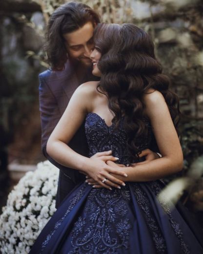 Charming Sweetheart Sleeveless Lace Appliques Navy Blue Wedding Party Gown