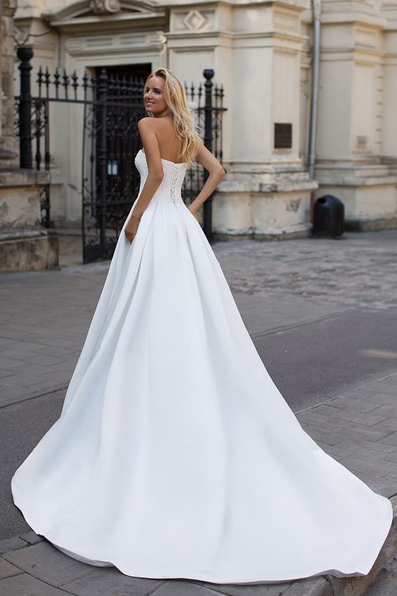 Simple Strapless White A-line Zipper up A-line Princess Wedding Dress