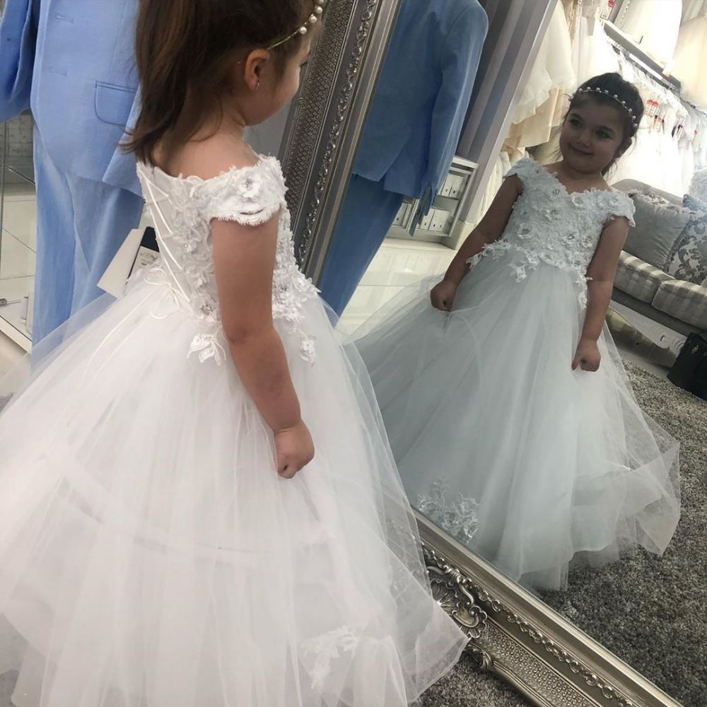 White Off the shoulder Cap sleeves Puffy Lace Flower Girl Dresses