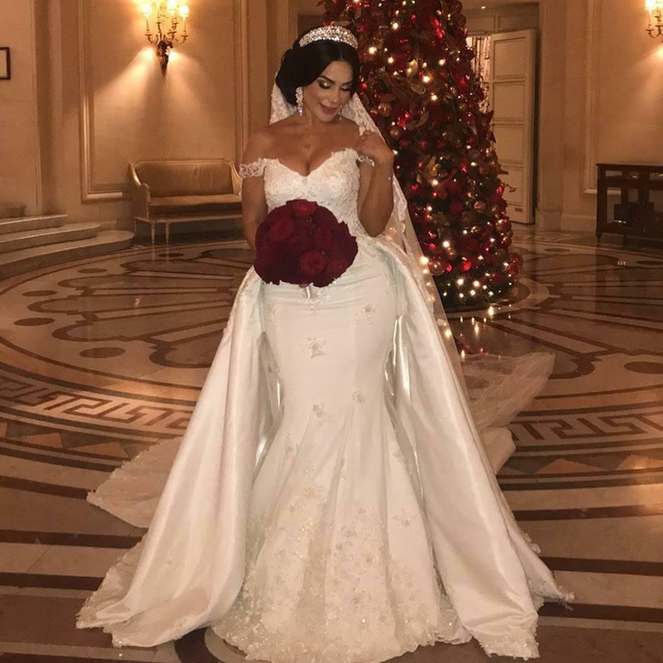 Off-the-Shoulder Sweetheart Tulle lace Appliques Long Wedding Dress with Detachable Train