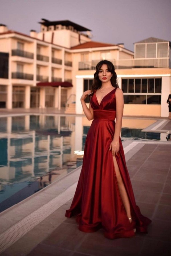 Burgundy V-Neck Sleeveless Ssatin Evening Dress with Side Slit