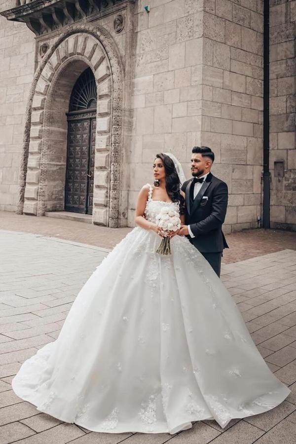 Charming Ball Gown Square Neck Sleeveless Floor-Length Satin Wedding Dresses with Appliques