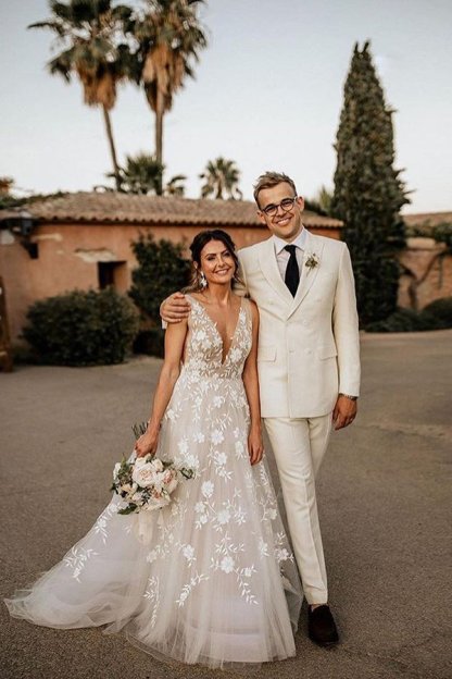 V-neck Summer Boho A-line Lace Wedding Dresses