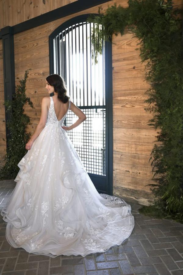 Aline Lace Appliques Tulle Wedding Dress V-Neck Sleeveless Bridal Dress