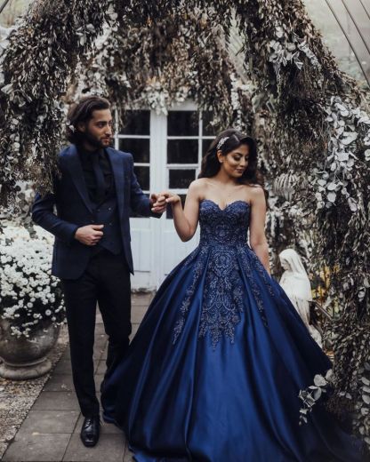 Charming Sweetheart Sleeveless Lace Appliques Navy Blue Wedding Party Gown
