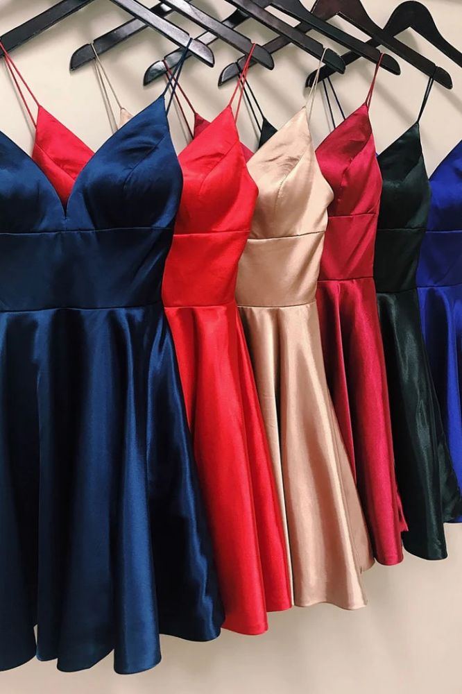 Chic Satin Aline Short Party Dress Halter V-Neck Homecoming Dresses with Pockets