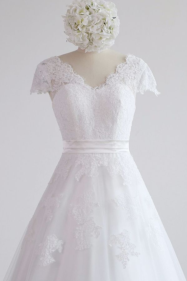 Cap sleeves Round neck White Lace Princess Wedding Dresses