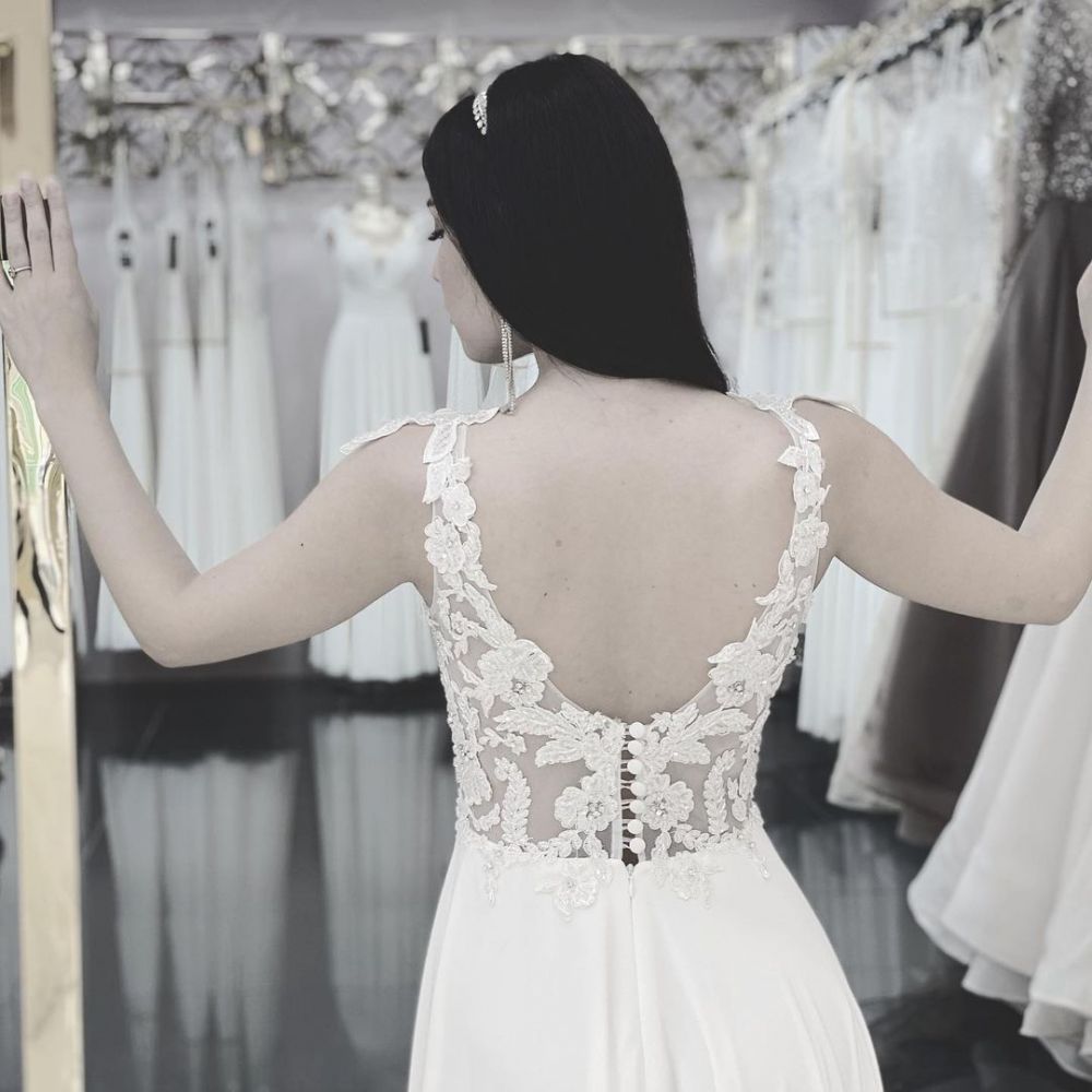 Chic V-Neck Sleeveless Chiffon Aline Long Wedding Dress