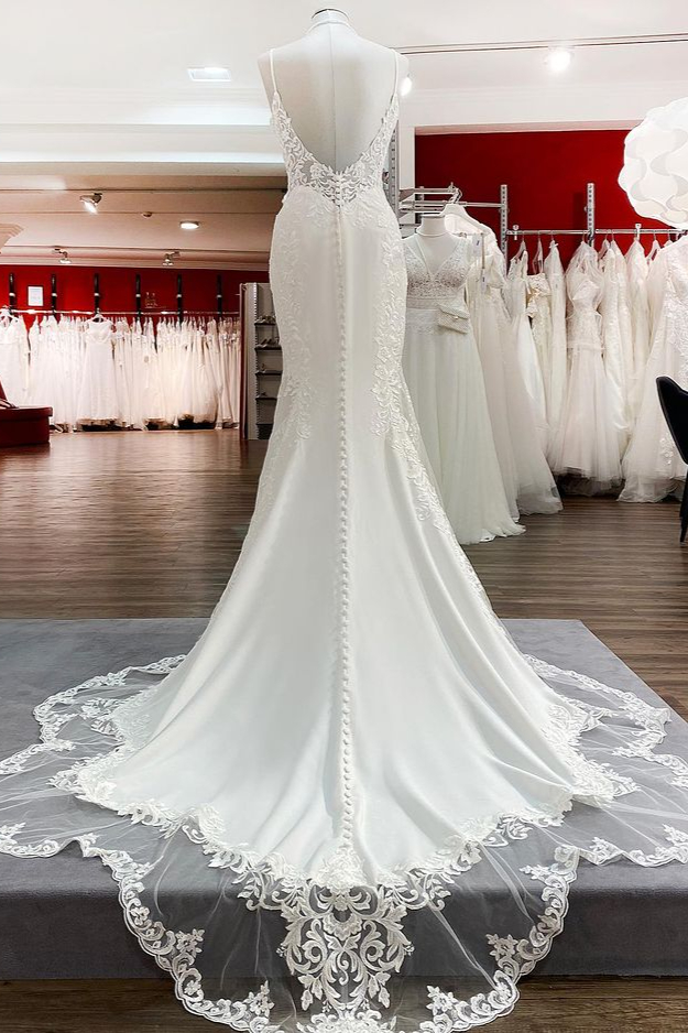 Straps V-neck Mermaid Lace Court Train Wedding Dresses