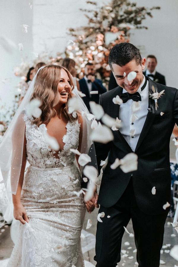 Elegant V-Neck Sleeveless Floral Lace Mermaid Wedding Dress