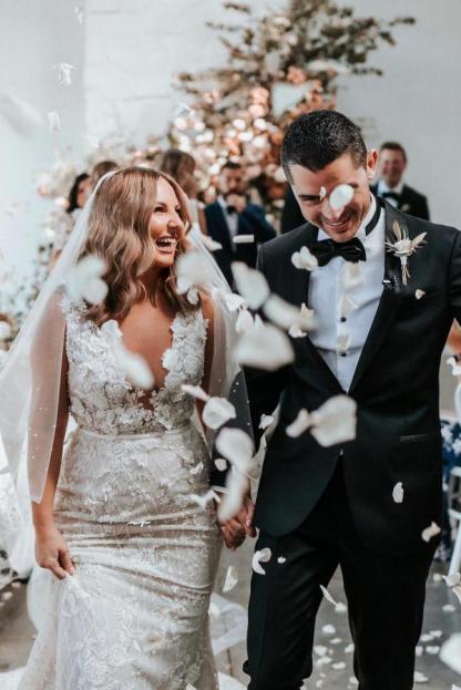 Elegant V-Neck Sleeveless Floral Lace Mermaid Wedding Dress