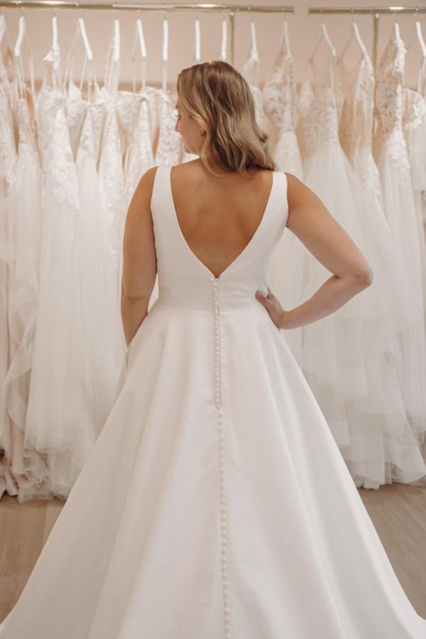 Simple White V-neck Satin Princess Wedding Dresses