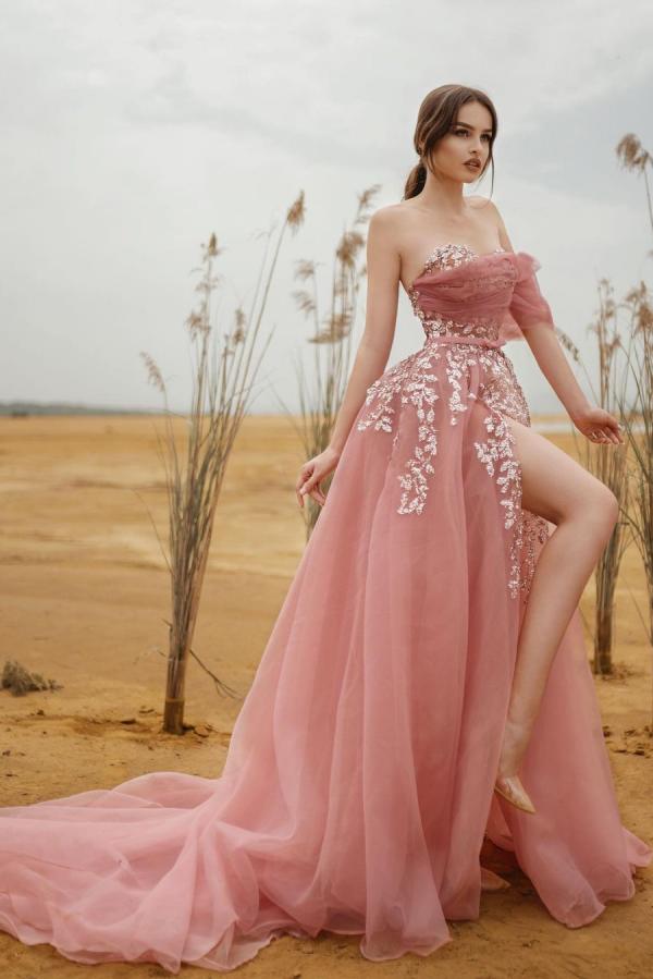 Dusty Pink Strapless Tulle Evening Dress Floor Length Side Slit with White Lace Appliques