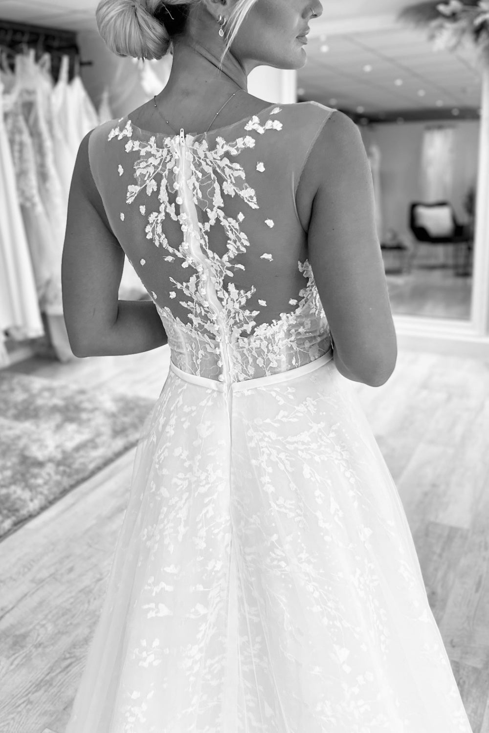 Sleeveless V-Neck Lace A-Line Wedding Dress with Appliqués