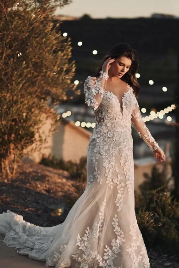 Fabulous Floor Length Sweetheart Long sleeves Mermaid Lace Tulle Wedding Dress with Applique