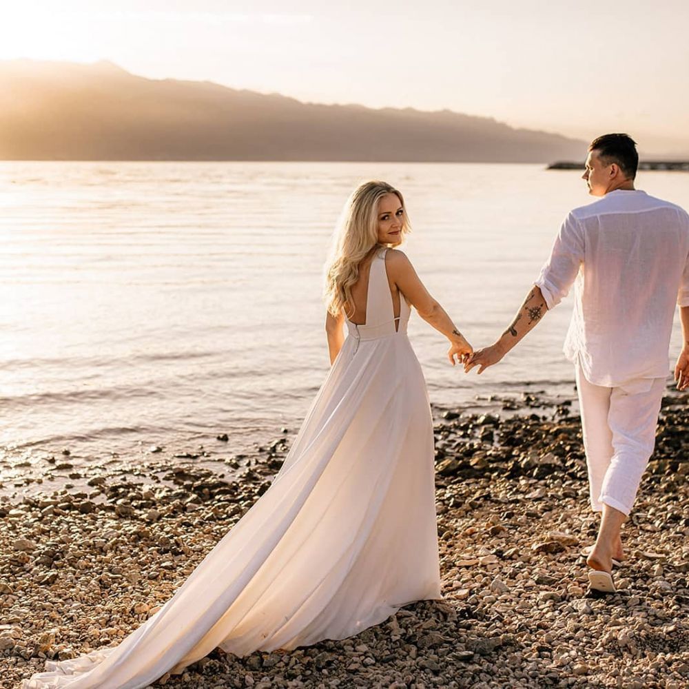 Simple Spagetti Straps Sleeveless Beach Wedding Gowns Bridal Dresses