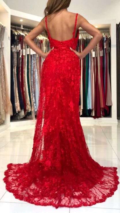 Stunning V-Neck Red Lace Appliques Mermaid Evening Gown