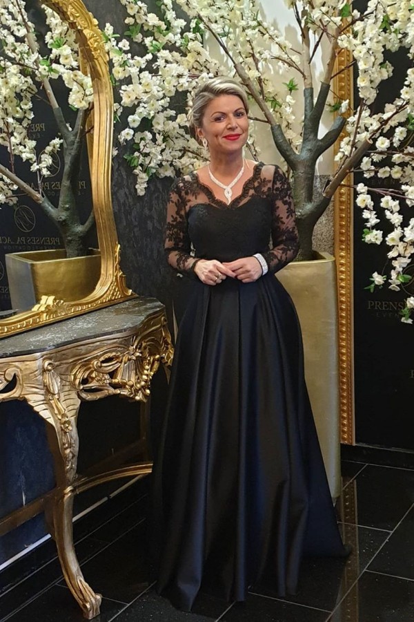 Elegant Long sleeves Black V-neck Satin Lace Evening Dresses