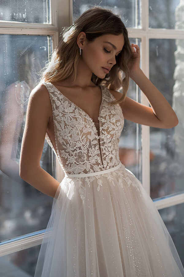 V-neck Ivory Chiffon Beach Boho Bridal Gowns