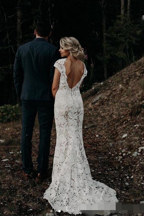Keyhole open back hot beach wedding dress with court train