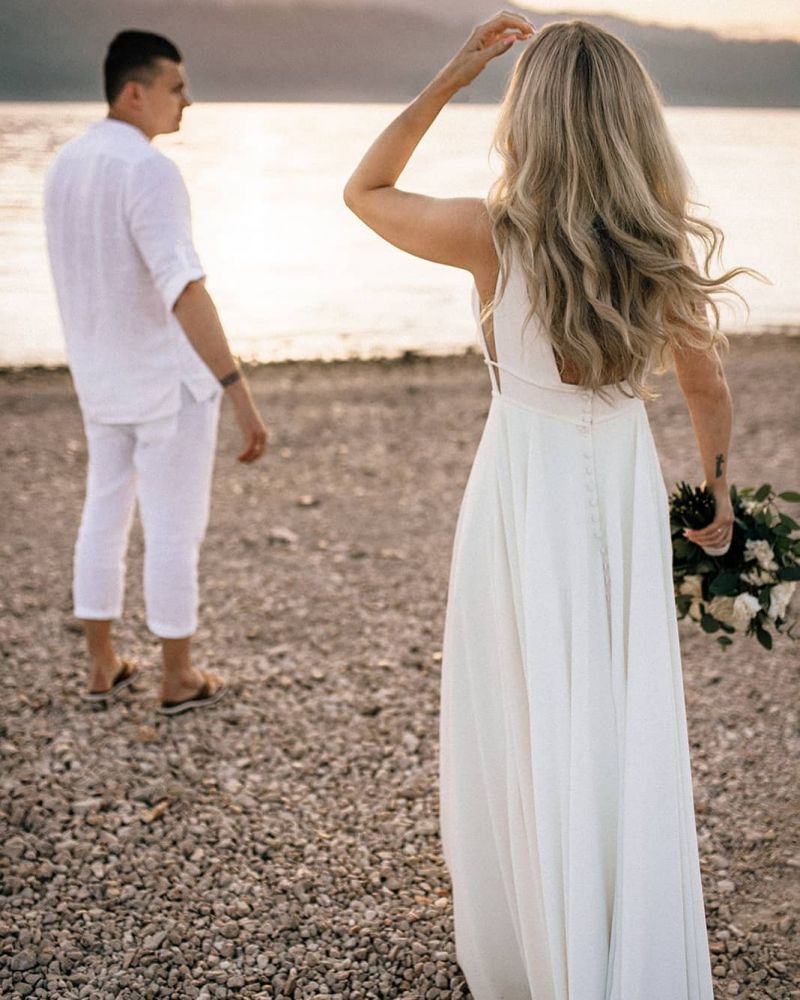 Simple Spagetti Straps Sleeveless Beach Wedding Gowns Bridal Dresses