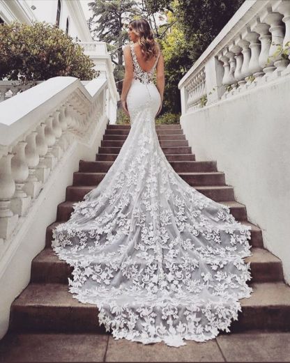 V-neck Mermaid Lace Round Train Wedding Dresses