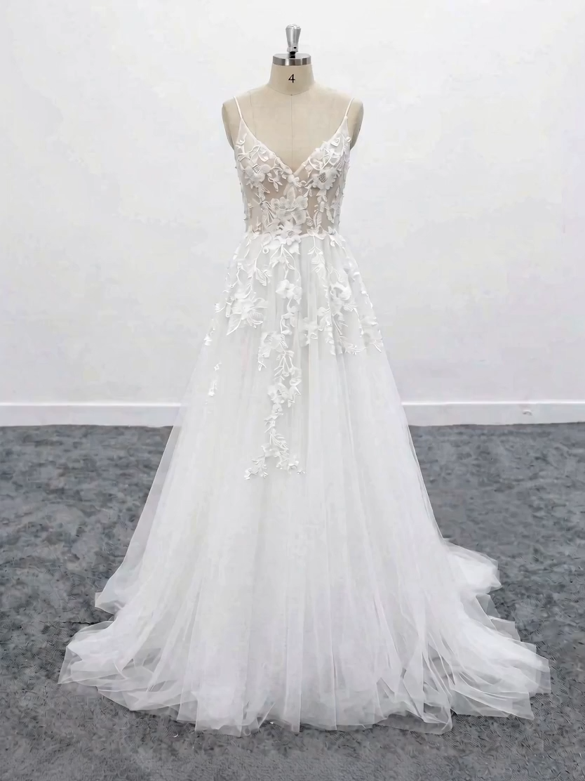 Graceful Appliques Tulle A-line Wedding Dress with Spaghetti Straps