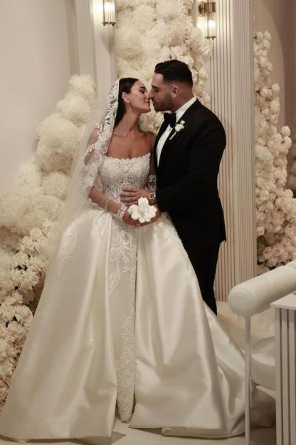Exquisite Ball Gown Strapless Satin Lace Wedding Dresses with Train