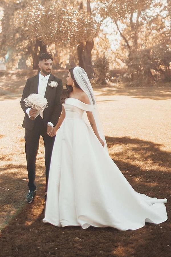 Gorgeous Off the shoulder white ball gown princess wedding dress