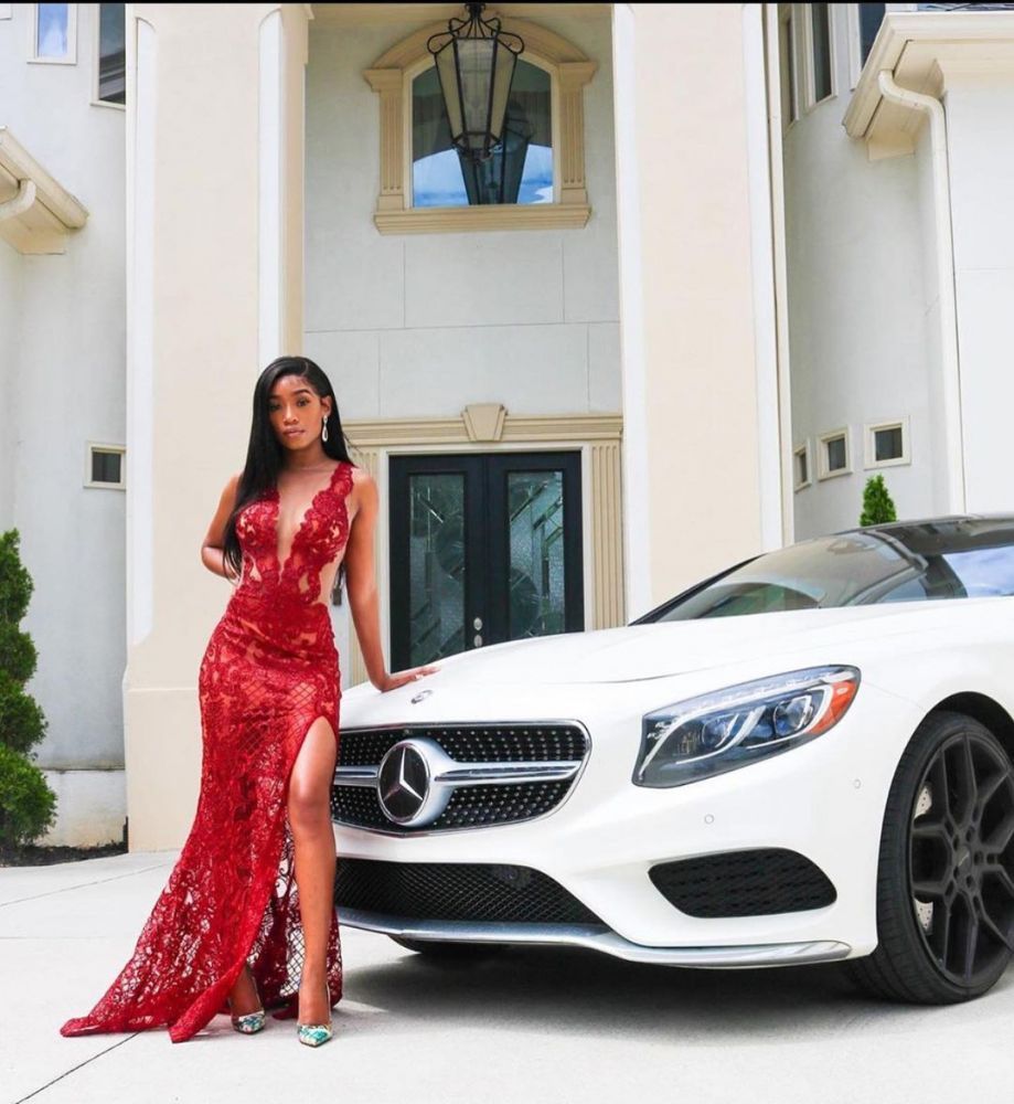 Deep V-Neck Red Prom Dress Floral Lace Appliques Split Front Party Dress