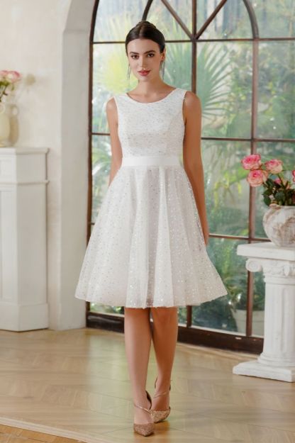 Chic Scoop Neck Ivory Knee Length Dress Sleeveless Sequins Aline Formal Dress