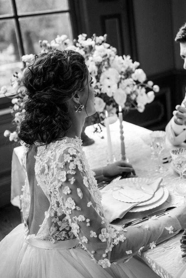 Chic Long Sleeves Tulle Hi-Lo Wedding Dress Floral Lace Aline Bridal Dress