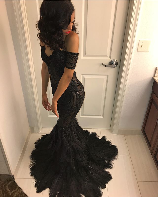Beads Unique Lace Appliques Feather Prom Dresses | Off-The-Shoulder Fit and Flare Evening Gowns