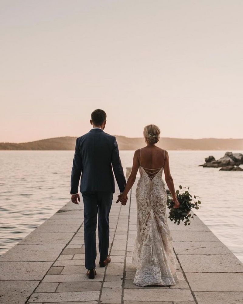 Spaghetti Straps V-neck Simple Wedding Dress with Floral Lace