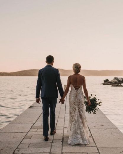 Spaghetti Straps V-neck Simple Wedding Dress with Floral Lace