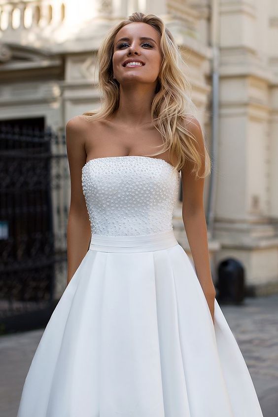 Simple Strapless White A-line Zipper up A-line Princess Wedding Dress