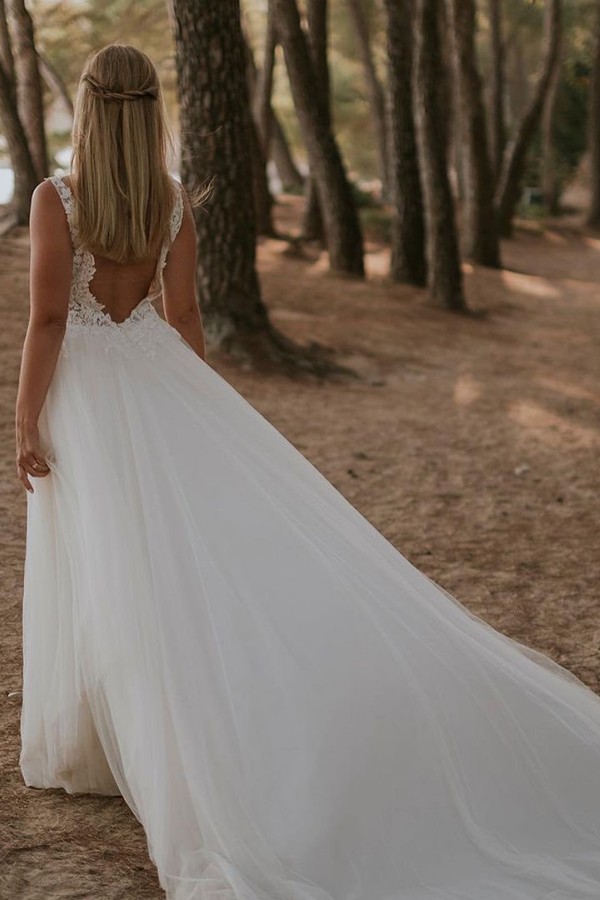 Straps v-neck floor length sleeveless a-line white beach wedding dress