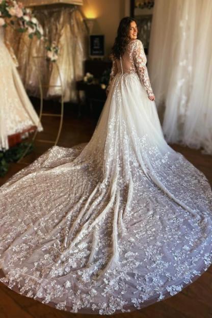 Long sleeves White Lace V-neck Plus Size Wedding Dresses