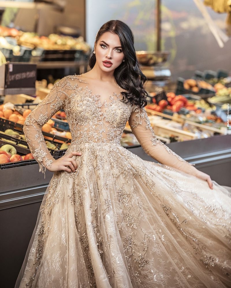 Chic Long Sleeves V-Neck A-line Wedding Dress Floral Lace Pattern