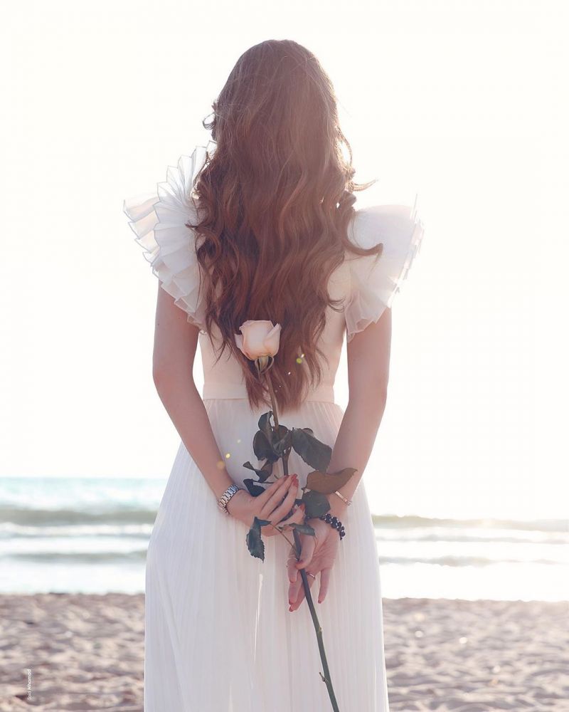 White Chiffon Ruffles Sleeves V-neck Summer Beach Wedding Dress