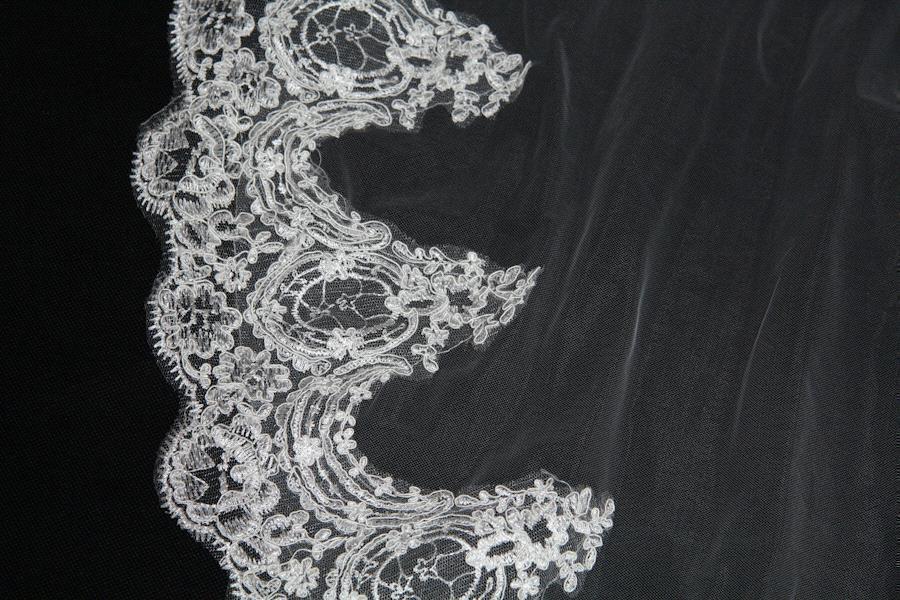 Beautiful Lace Applique Tulle Edge Wedding Veils