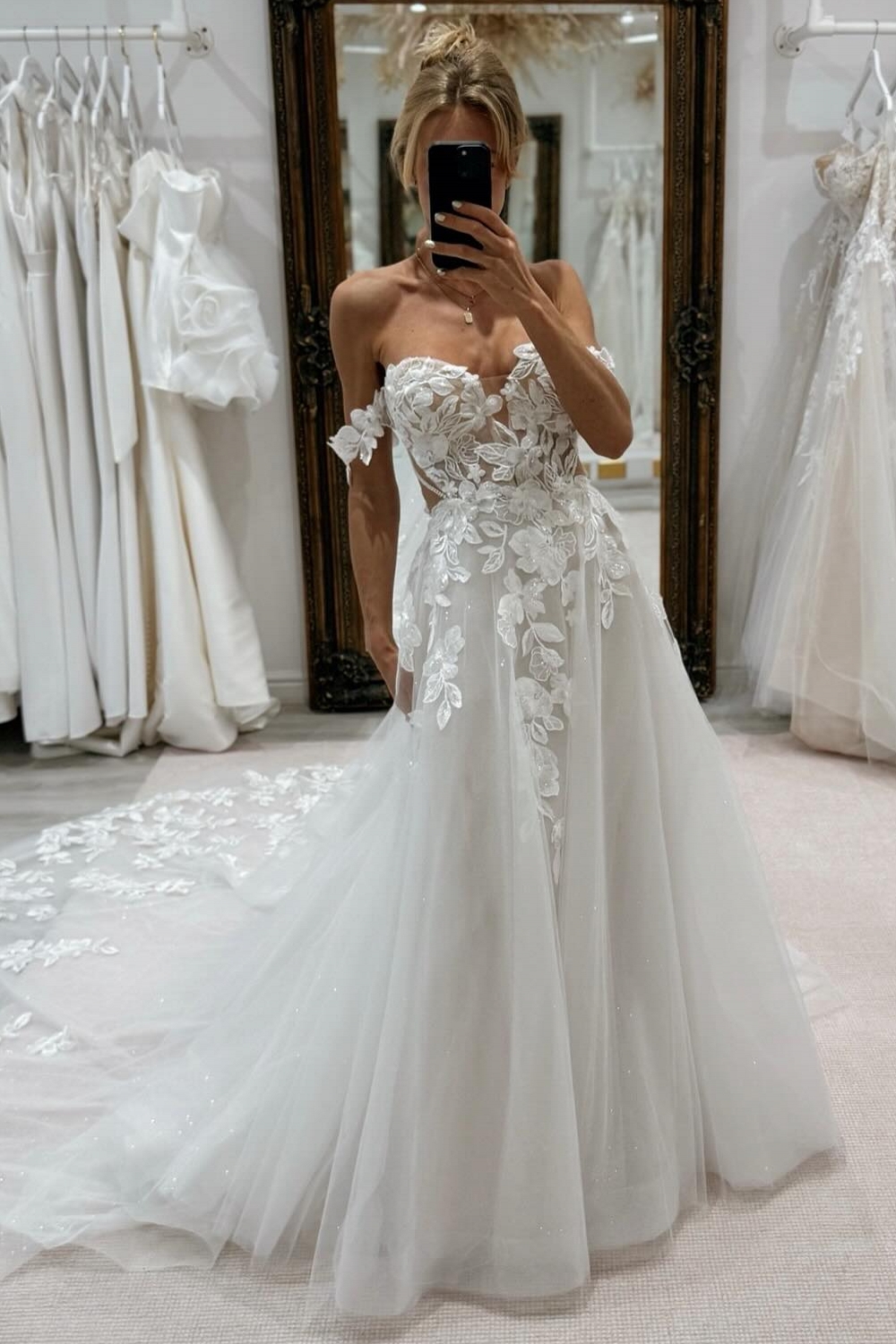 Beautiful Sweetheart Appliques Lace A-Line Wedding Dresses