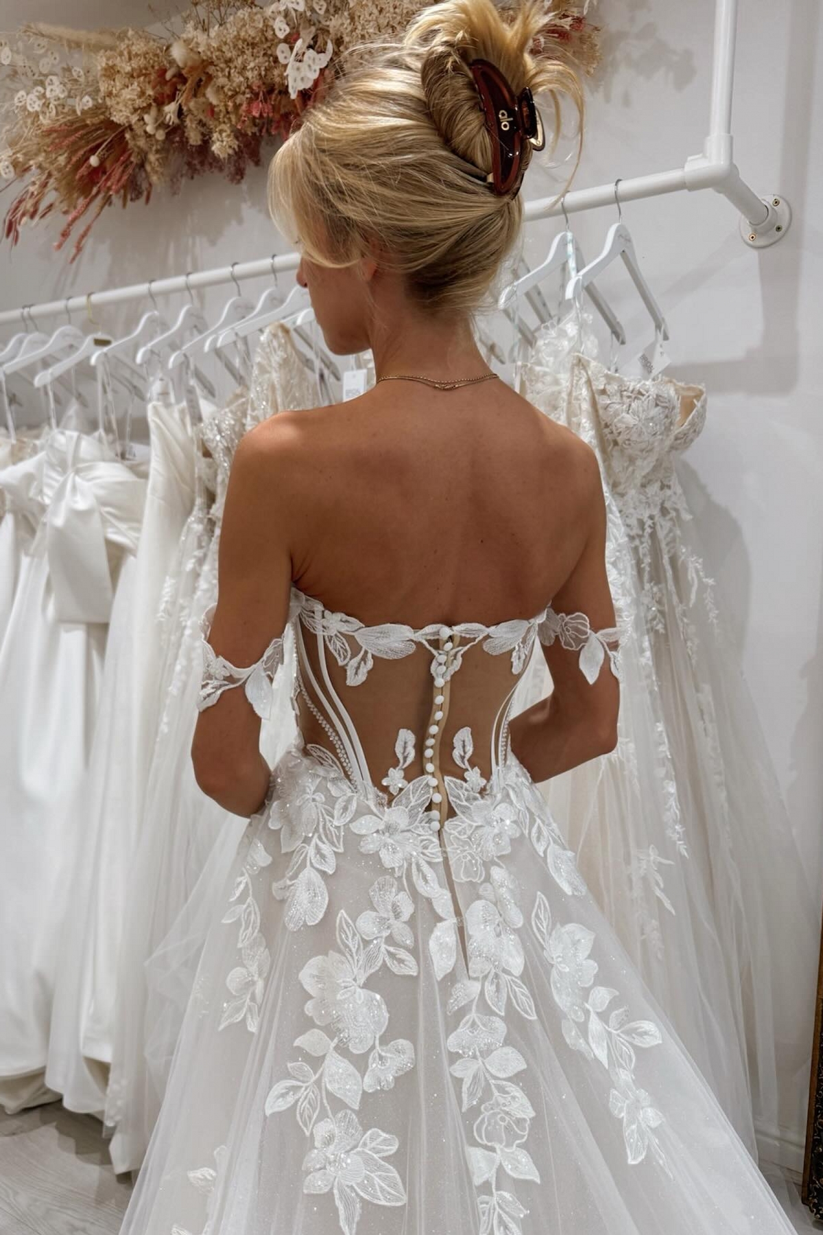 Beautiful Sweetheart Appliques Lace A-Line Wedding Dresses