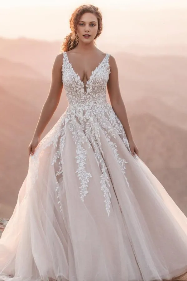 Boho V-neck Sleeveless Princess A-line Ivory Wedding Dresses