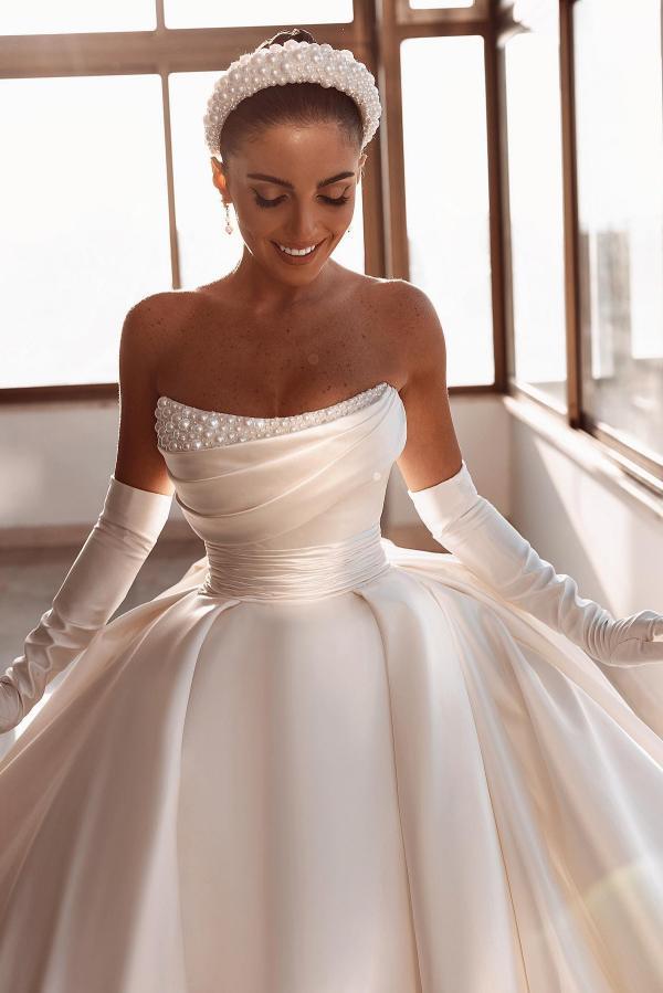 Elegant Strapless A-Line Cathedral Train Wedding Dress Stain Beaded Princess Wedding Dress