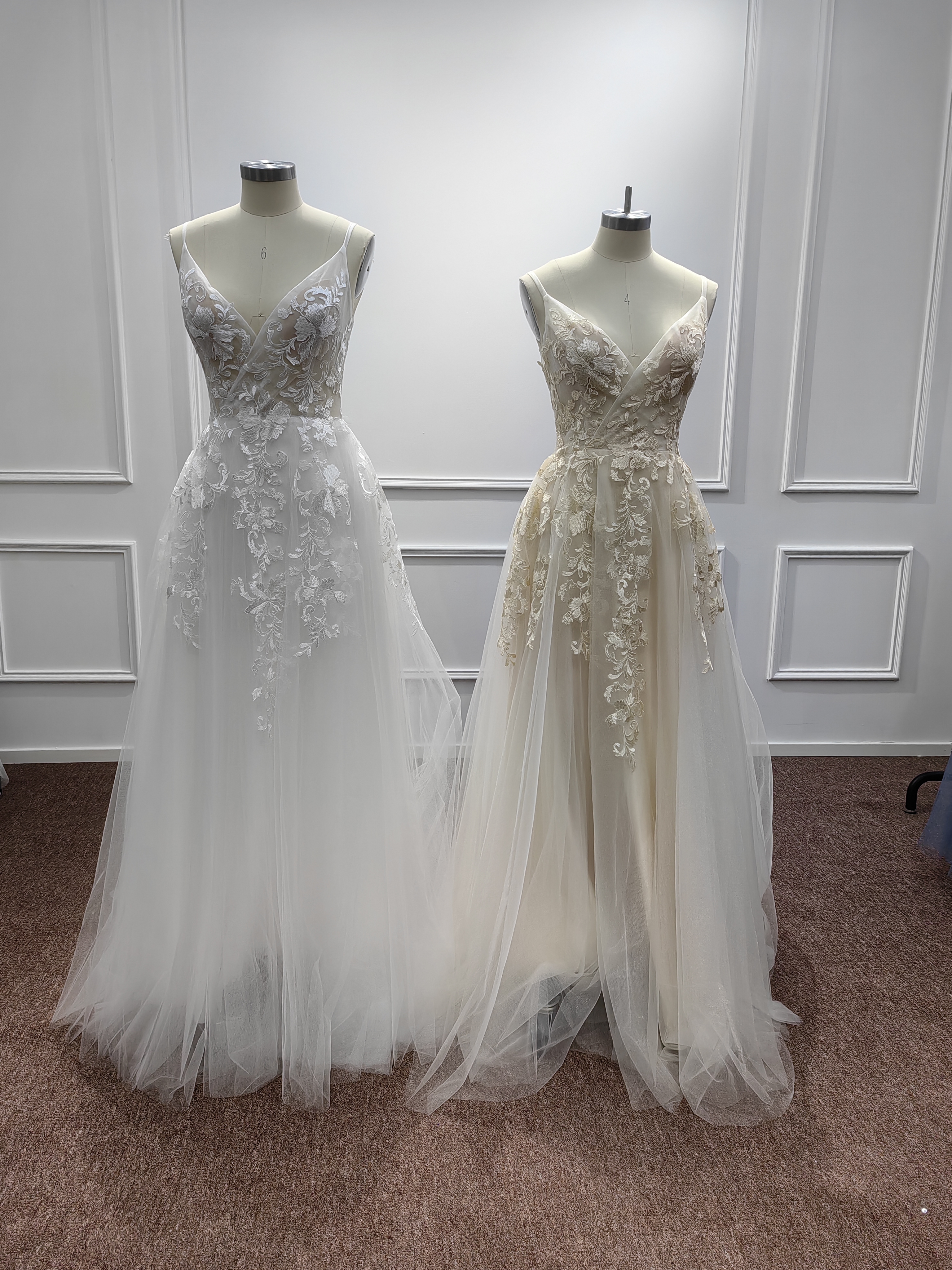 Graceful Appliques Tulle A-line Wedding Dress with Spaghetti Straps