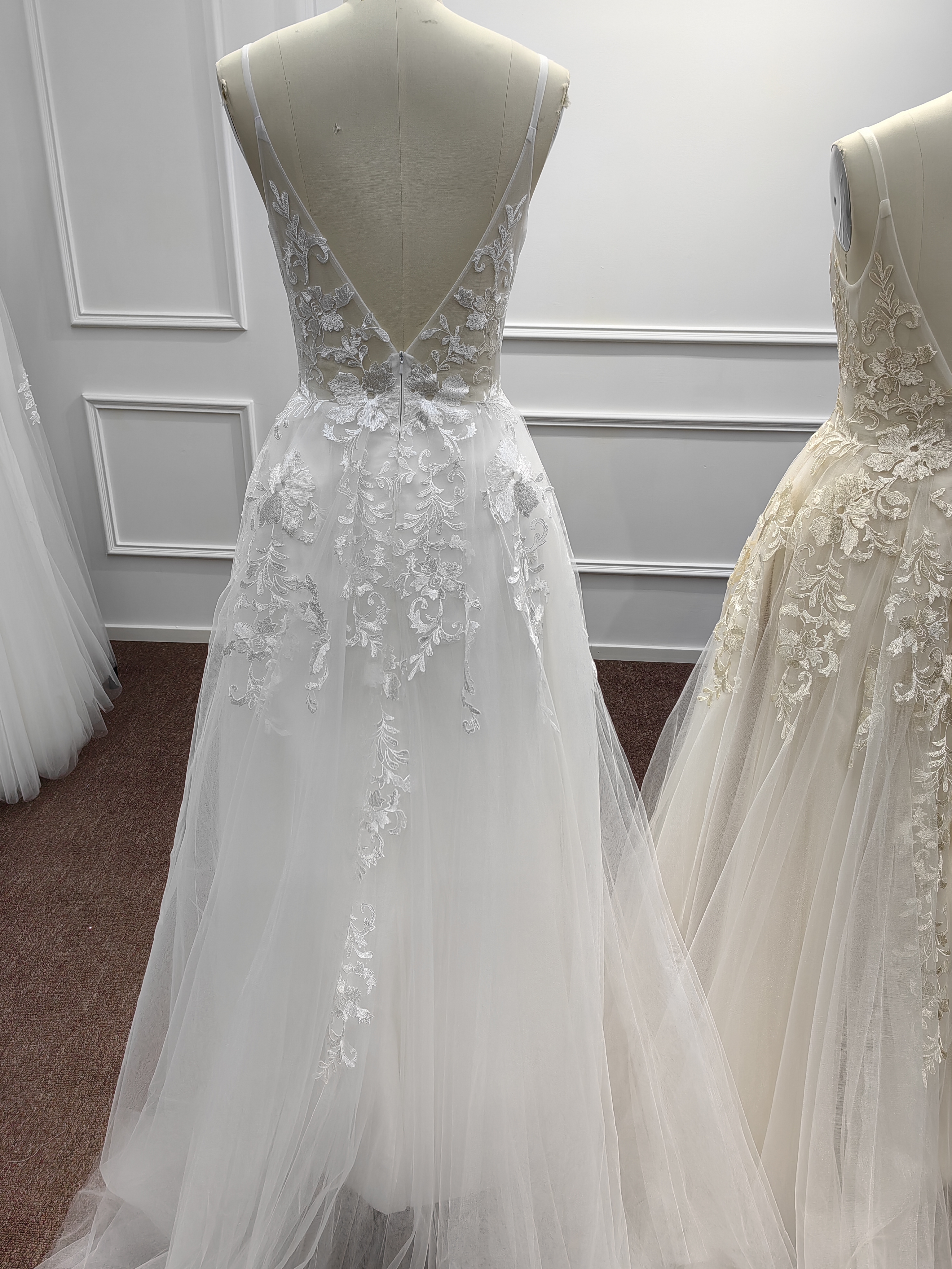 Graceful Appliques Tulle A-line Wedding Dress with Spaghetti Straps