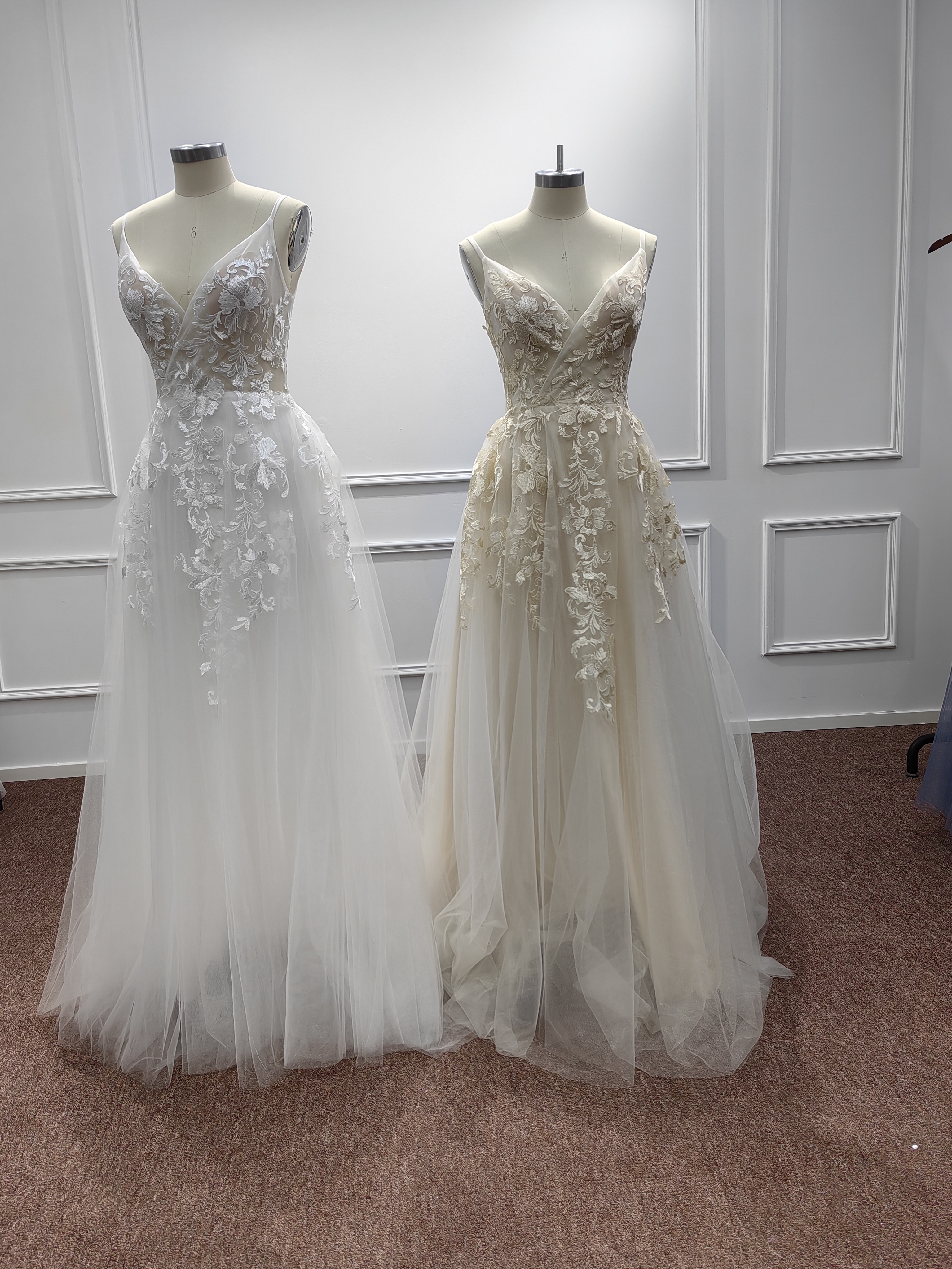 Graceful Appliques Tulle A-line Wedding Dress with Spaghetti Straps